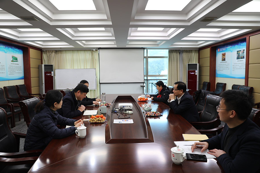 市人大黨組副書(shū)記、副主任施根寶蒞臨公司考察.JPG